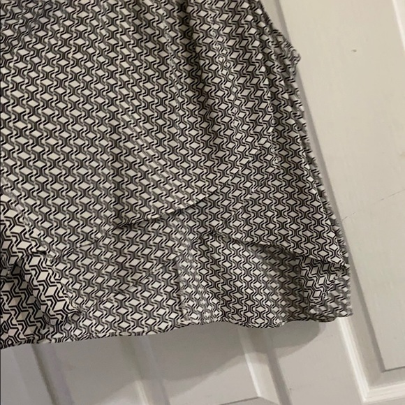 Express Cute pleated sleeveless  pattern blouse - Picture 2 of 5